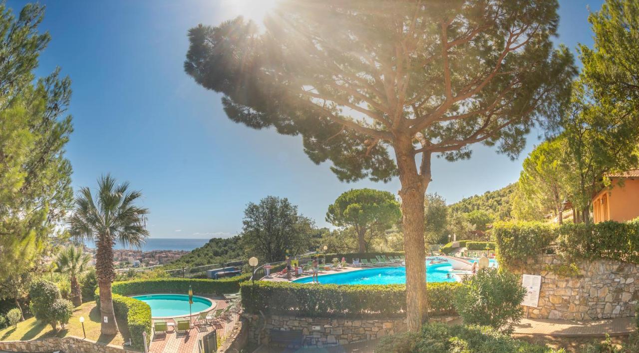 Villaggio Colombo Nuova Gestione Marina dʼMarina dʼAndora Exteriör bild